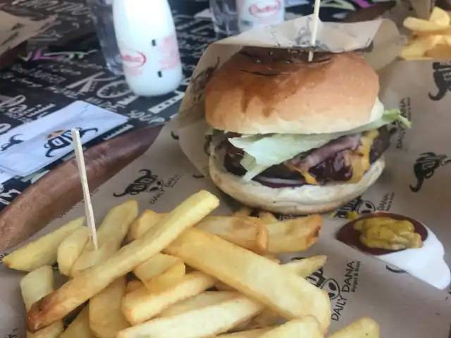 Daily Dana Burger & Steak'nin yemek ve ambiyans fotoğrafları 8