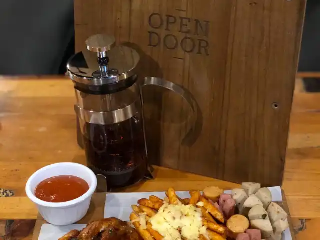 OPEN DOOR (Cafè , Bar & Patisserie)