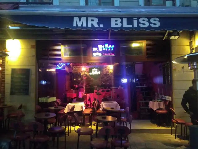 Mr. Bliss Cafe & Bar'nin yemek ve ambiyans fotoğrafları 1