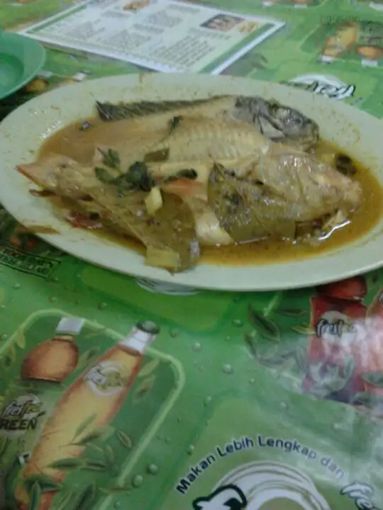 Gambar Makanan Gule Kepala Ikan Mas Agus 11