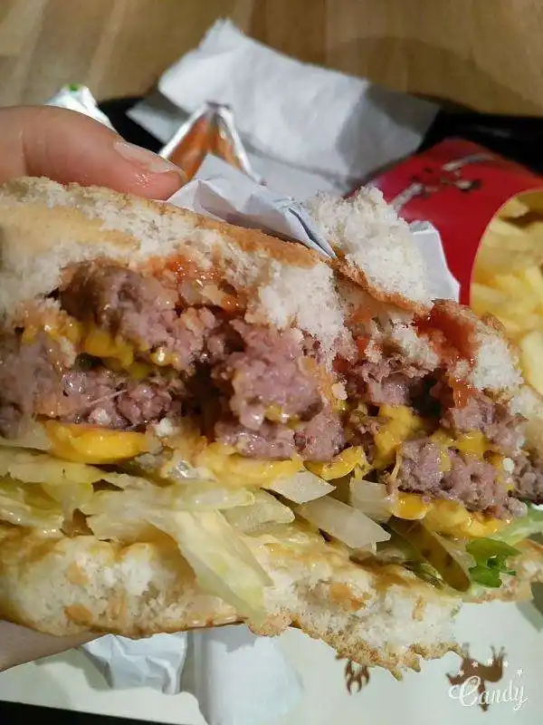 Saloon Burger'nin yemek ve ambiyans fotoğrafları 25