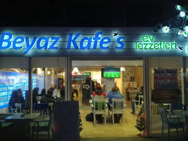 Beyaz Cafe's'nin yemek ve ambiyans fotoğrafları 4