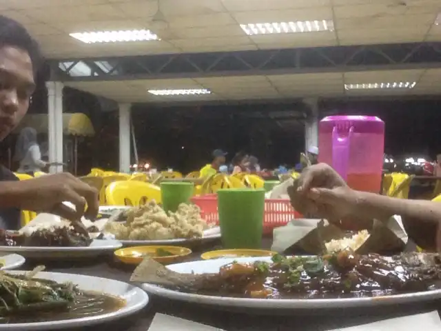 Restoran De Muara Ikan Bakar Food Photo 11