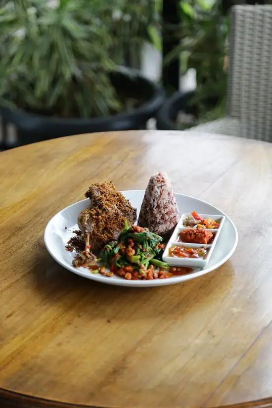 Gambar Makanan Bebek Garing (Crispy Duck) - Sunset Road 6