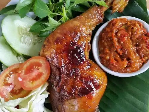 Ayam Bakar Madu Kalasan Mbak Dita & Pecel Pincuk Ayam GOreng Lalapan