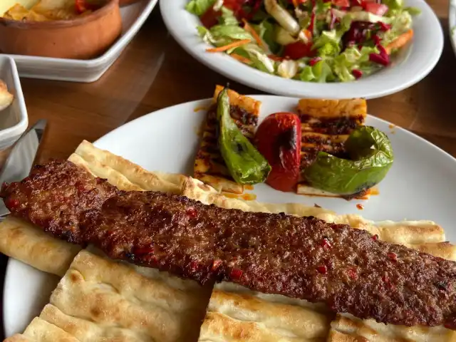Altın Şiş Adana Kebap'nin yemek ve ambiyans fotoğrafları 1