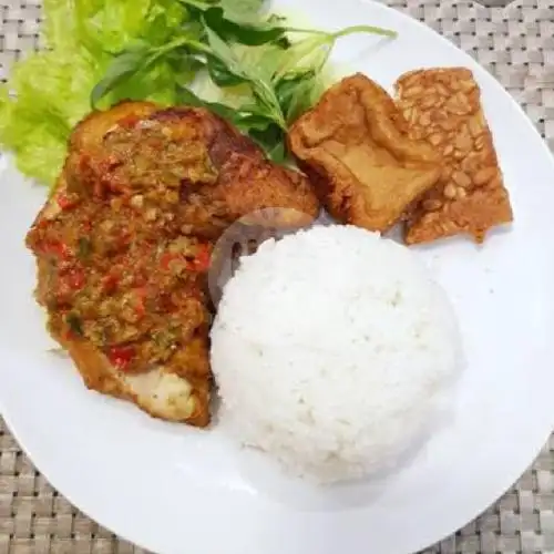 Gambar Makanan Warung Rahayu Ayam Geprek & Pisang Hijau, Gg Bugenfil Rt 30 Batakan Mas 8