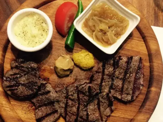 Köfteci İrfan Steak House & Kasap'nin yemek ve ambiyans fotoğrafları 1