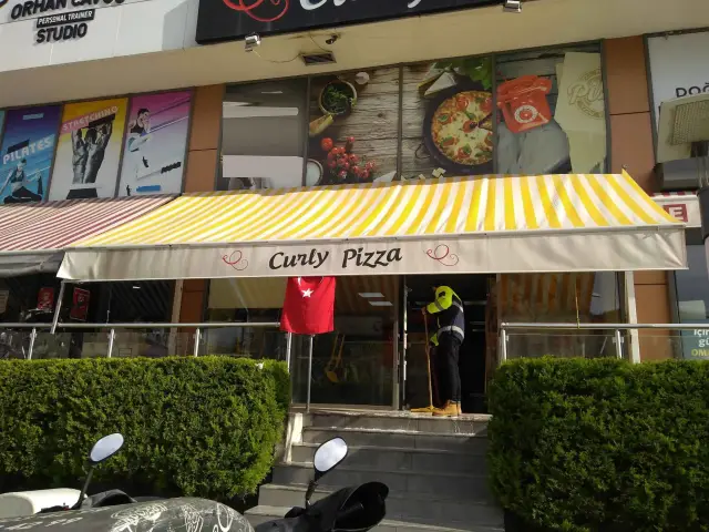 Curly Pizza'nin yemek ve ambiyans fotoğrafları 2