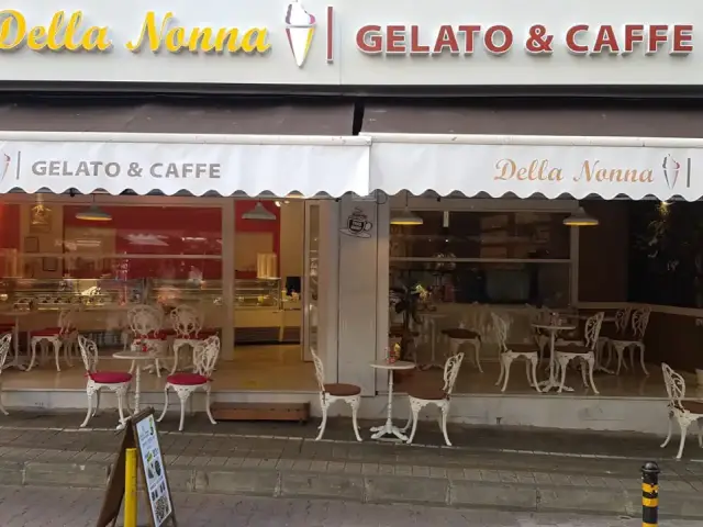 Della Nonna Gelato & Cafe'nin yemek ve ambiyans fotoğrafları 3