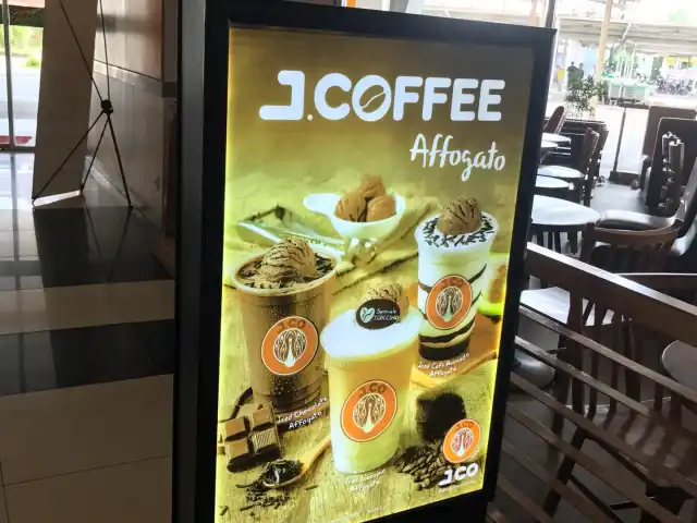 J.Co Donuts & Coffee
