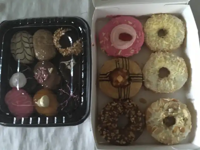 Big Apple Donuts & Coffee Food Photo 4