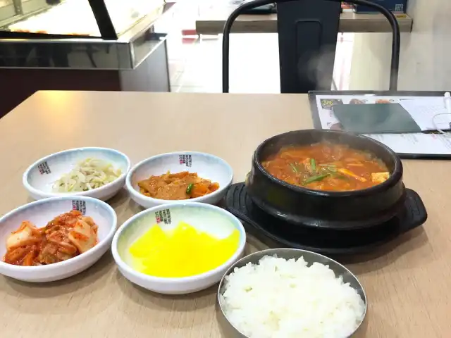 88 Kimbap Food Photo 7