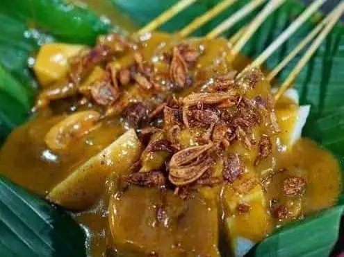 Sate Padang Sinar Baru, Depan Greja Katedral