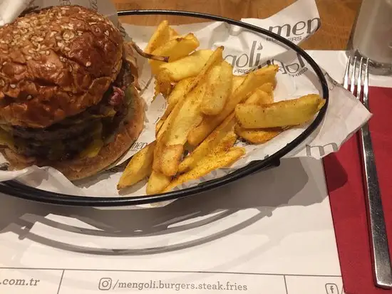 Mengoli Burgers Steak Fries'nin yemek ve ambiyans fotoğrafları 49
