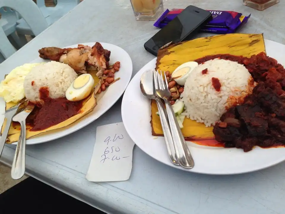 Nasi Lemak Famous