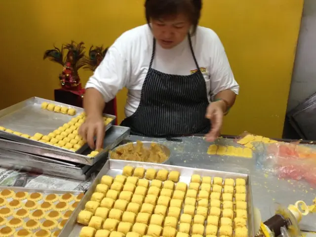 Madam Goh's Nyonya Pineapple Tarts House Food Photo 2
