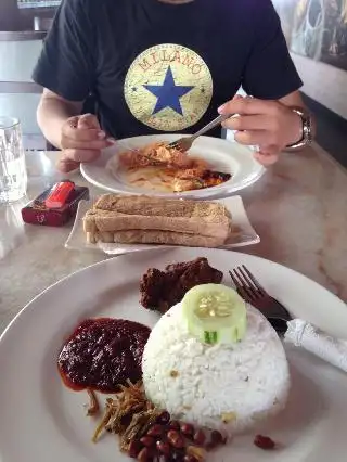 Chamek Kopitiam Taman Daya