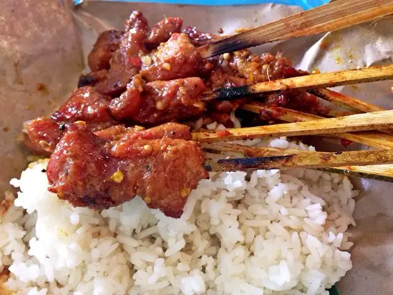 Gambar Makanan Sate Babi Bawah Pohon Gelora Trisakti 3