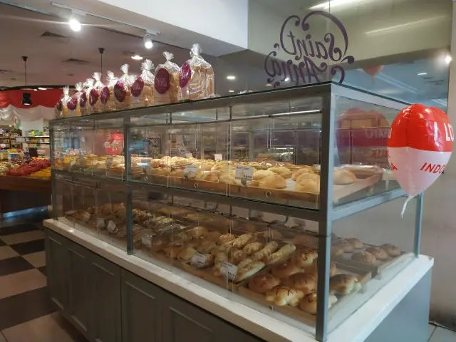 Gambar Makanan Saint Anna Bakery 2