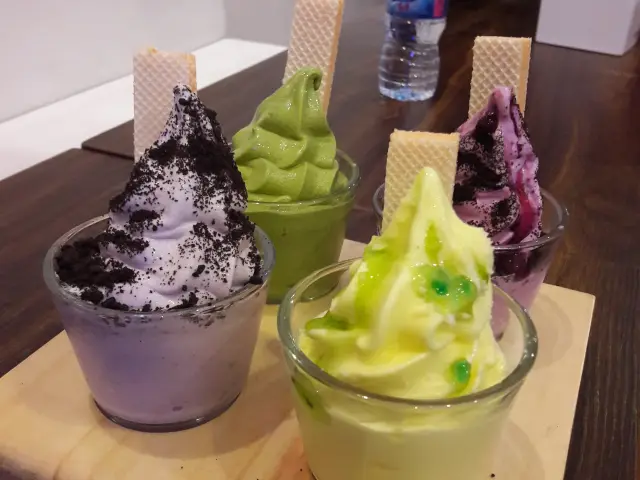 Gambar Makanan Gojira Ice Cream Bar 9