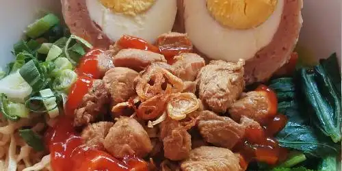 Mie Ayam Bakso Alika, Ta'lim