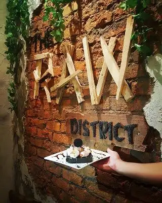 The Raw District Cafe