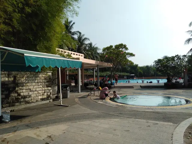 Gambar Makanan Pool Cafetaria - Hotel Bumi Wiyata 4