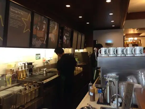 Gambar Makanan Starbucks Ngurah Rai 5