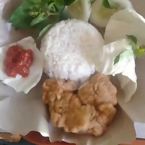 Gambar Makanan Lalapan crispy Bu Nul, Blimbing 1