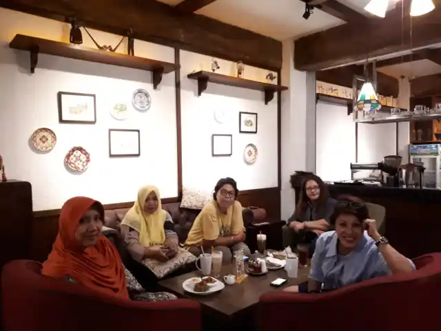 Gambar Makanan BAVARIAN HAUS Bratwurst'n Grill 11