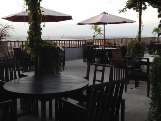 Gambar Makanan Sky Terrace - Swiss-Belhotel Bay View 6