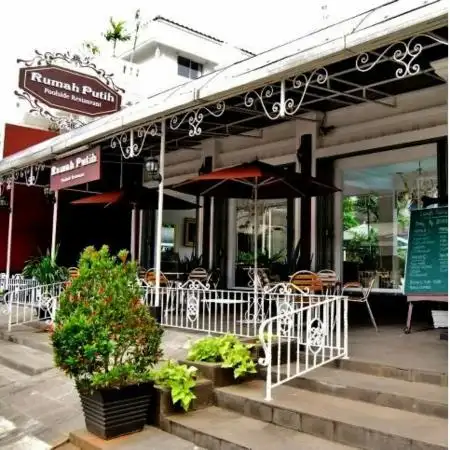 Gambar Makanan Rumah Putih Poolside Restaurant - Cempaka Putih 20