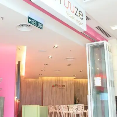 Fruuze Frozen Yogurt