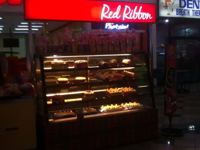 Red Ribbon Bakeshop Food Photo 12