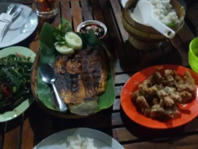 Gambar Makanan Lesehan BAJAK LAUT 3