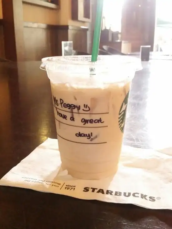 Gambar Makanan Starbucks Griya Santrian 13