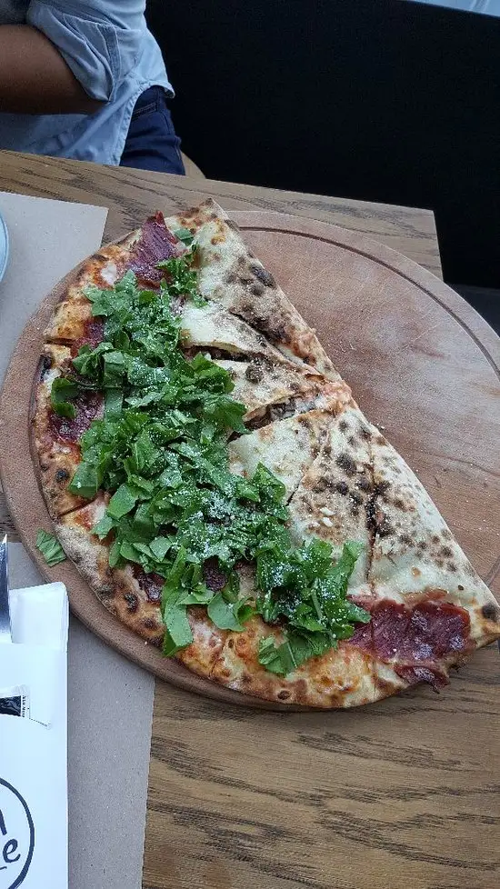 Pizza Locale'nin yemek ve ambiyans fotoğrafları 17