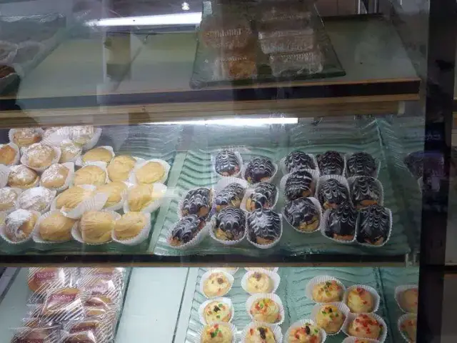 Gambar Makanan Regina's Bakery 8