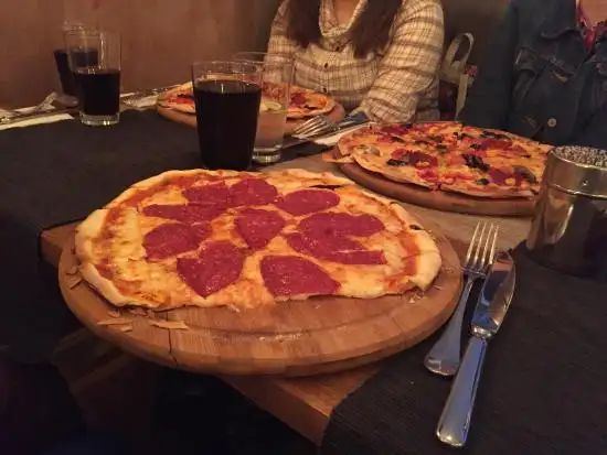 Fiore Italian Restaurant - Pizzeria'nin yemek ve ambiyans fotoğrafları 48