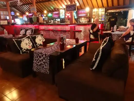 Gambar Makanan You & Me Lounge Bar 10