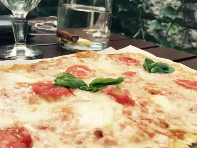 Pregio Pizza'nin yemek ve ambiyans fotoğrafları 12