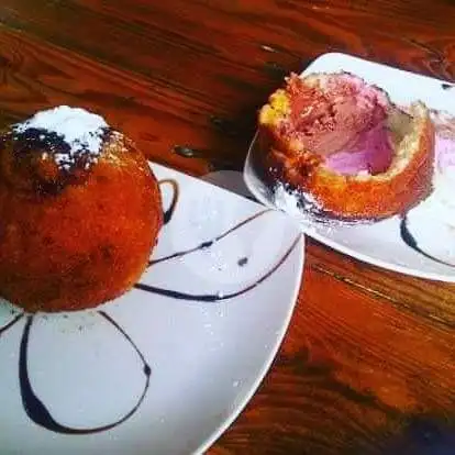 Gambar Makanan Ice Cream Goreng & Burger Aura, Payung Sekaki 2