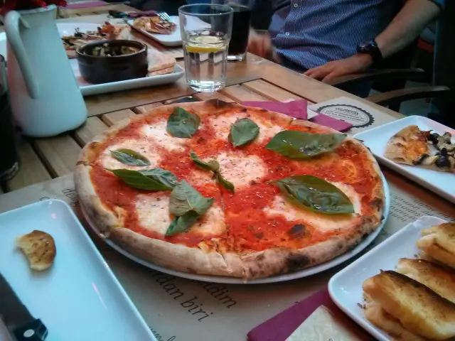 Olive's Pizzeria'nin yemek ve ambiyans fotoğrafları 46