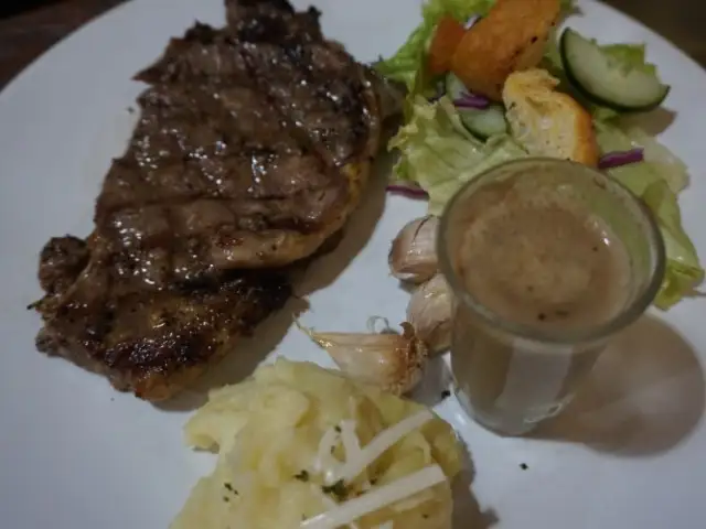 Gambar Makanan Dave's Diner & Steakhouse 5