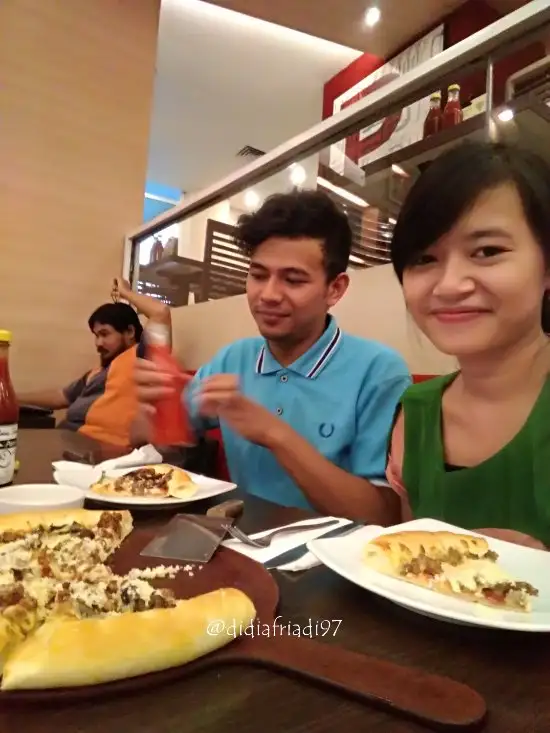 Gambar Makanan Pizza Hut Kaliurang 6