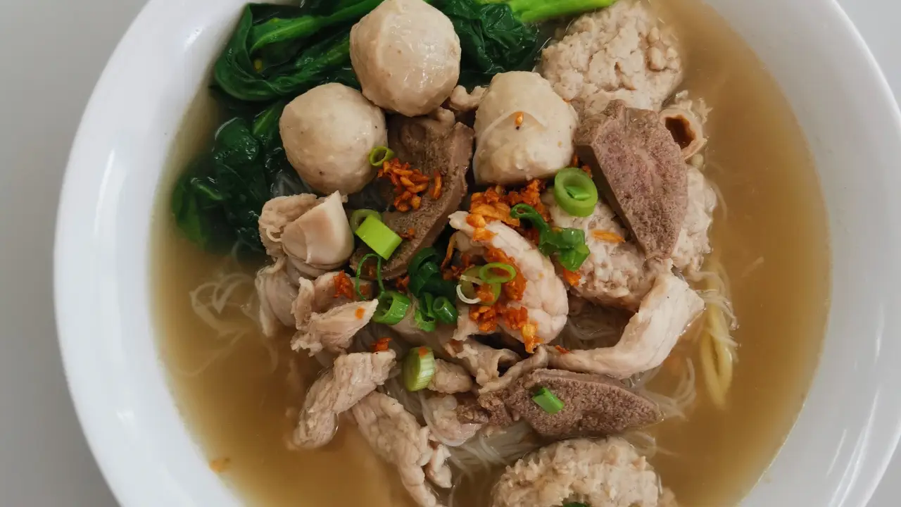 LUCKY PORK NOODLES