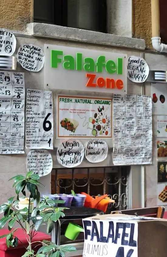 Falafel Zone'nin yemek ve ambiyans fotoğrafları 32