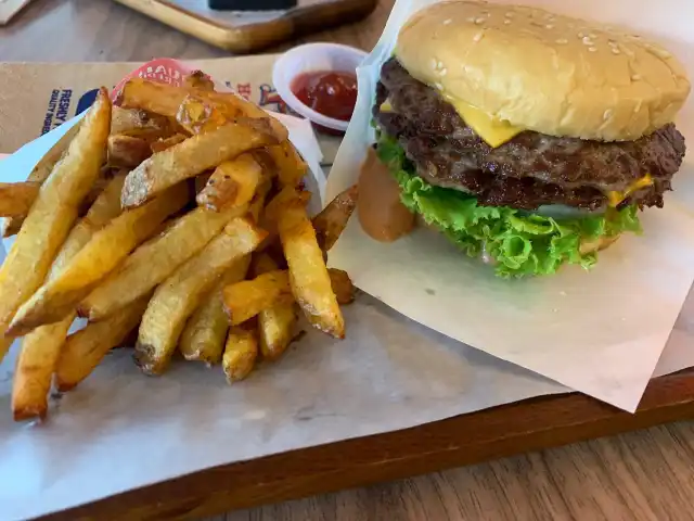 Harley’s burger and roaster  Food Photo 16