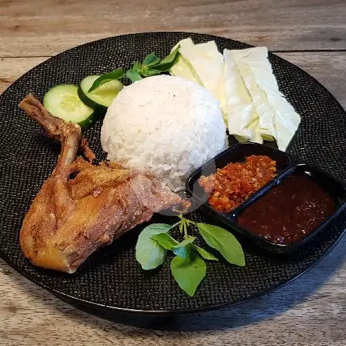 Gambar Makanan Ayam & Bebek Sambal Hitam Oemge, Canggu 13